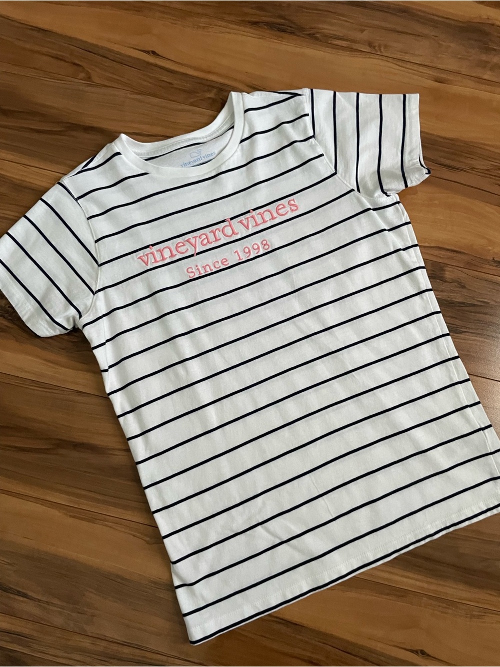 Vineyard Vines Striped Tee — White with Navy Stripes & Pink Logo XS like new